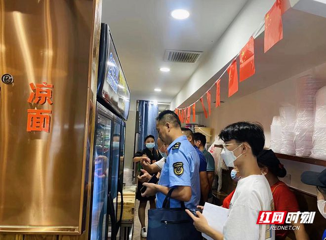 J9九游会 九游会J9永定区：督促指导“三小”规范经营 守好食品安全红线(图1)