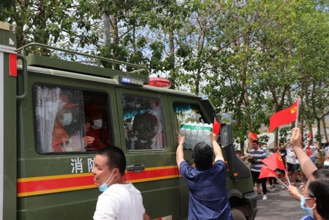J9九游会 九游会J9聚焦 无数微光无穷力量！《人民日报》、新华社聚焦这些暖心瞬间(图4)