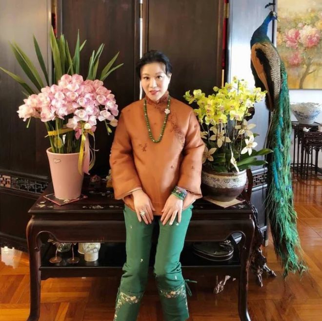 吕良伟妻子豪宅宴客！大鱼大肉太丰J9九游会 九游会J9盛刘嘉玲戴百万名表显阔气(图8)
