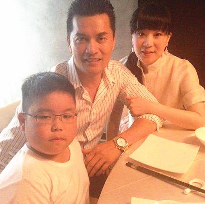 吕良伟妻子豪宅宴客！大鱼大肉太丰J9九游会 九游会J9盛刘嘉玲戴百万名表显阔气(图13)