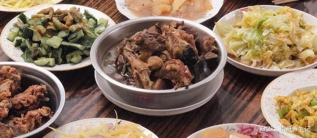 J9九游会 九游会J9保护肝脏从饮食做起这3类食物“伤肝毁肝”需谨记！嘴巴管牢点(图2)