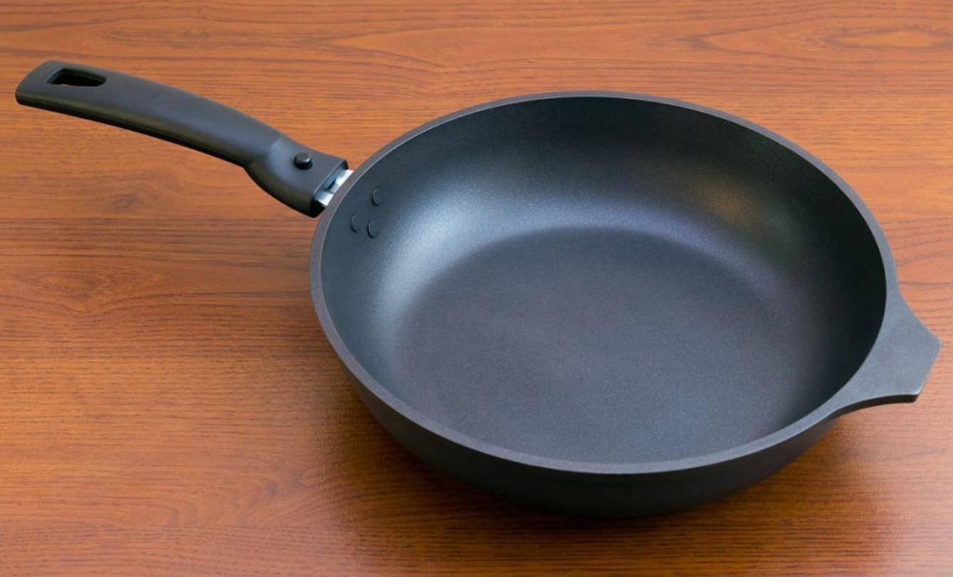 J9九游会 九游会J9“不粘锅”有毒且致癌？涂层刮花后要扔掉吗？央视实验告诉你真相(图12)