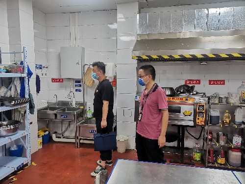 郑州市惠济区长兴路市场监管所：全力开展夏季餐饮J9九游会 九游会J9食品安全专项整治行动(图2)