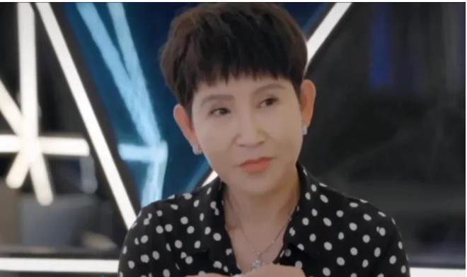J9九游会 九游会J9在成都吃川菜时 蔡明突然放下筷子 语重心长地对大张伟母亲说(图2)