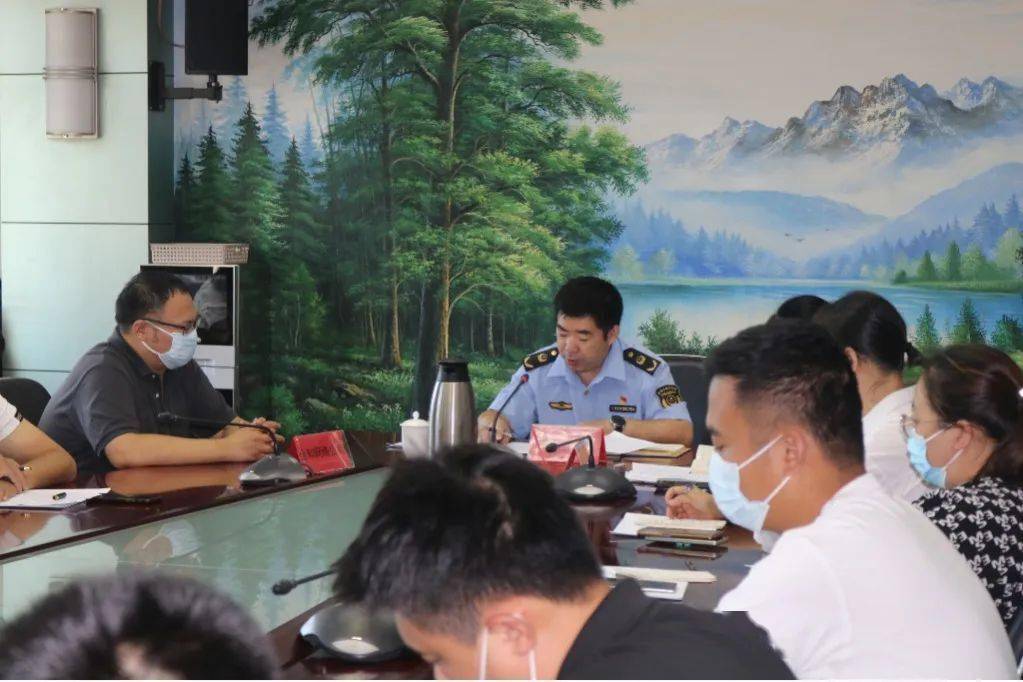 大兴区市场监管局召开“每月一题”推动解决 “餐饮行业食品J9九游会 九游会J9安全问题”暨美食城专项工作部署会(图3)