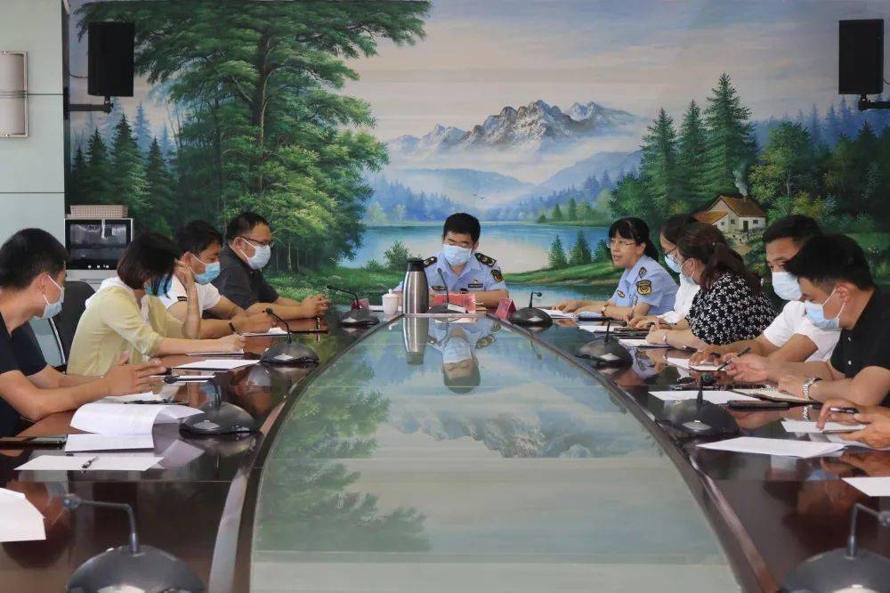 大兴区市场监管局召开“每月一题”推动解决 “餐饮行业食品J9九游会 九游会J9安全问题”暨美食城专项工作部署会(图4)