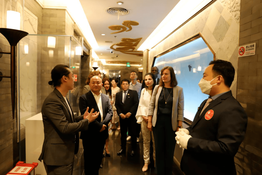 J9九游会 九游会J9世界中餐业联合会与眉州东坡集团共同举办“让世界爱上川菜·驻华使节品鉴会”(图7)
