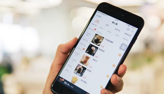 女子店内吃面挑出80J9九游会 九游会J9多只蚂蚁无赔偿？食品卫生安全问题又引热议(图2)