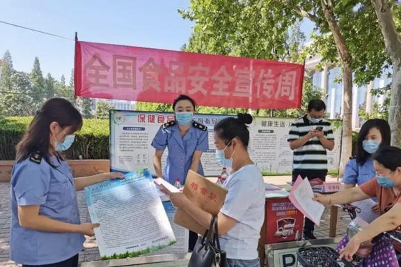 女子店内吃面挑出80J9九游会 九游会J9多只蚂蚁无赔偿？食品卫生安全问题又引热议(图10)