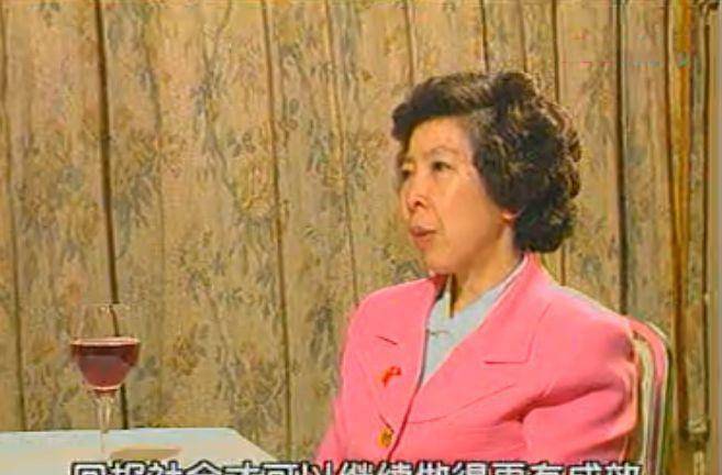 伍淑清：香港百亿公主从不化妆终身J9九游会 九游会J9未嫁一辈子都在做这件事(图4)