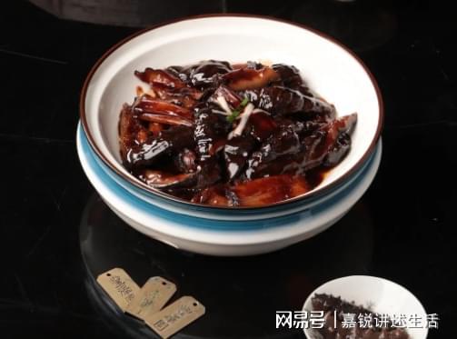 J9九游会 九游会J9全聚德：坚持守正创新加速推进餐饮、食品各项业务升级落地(图2)