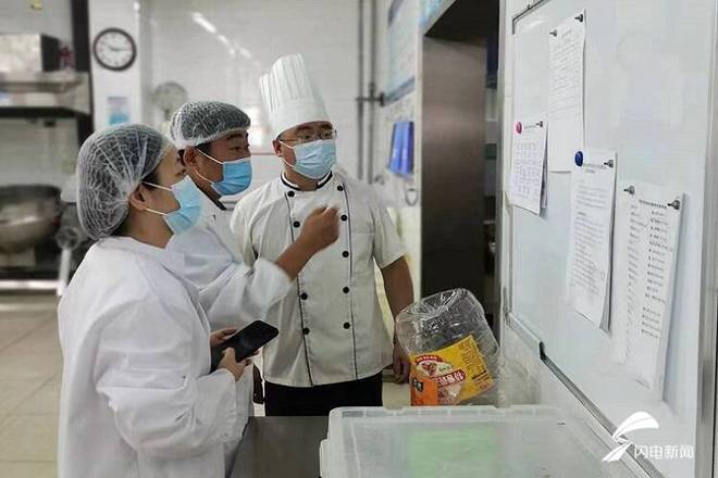 烟台市市场监督管理局开展中秋节前餐饮服务单位疫情防控和食品安全专项检查J9九游会 九游会J9(图1)