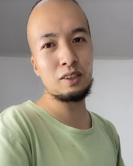 J9九游会 九游会J9网红辛吉飞摊上事了被某食品报点名批评还被餐饮大佬指责他不懂(图1)