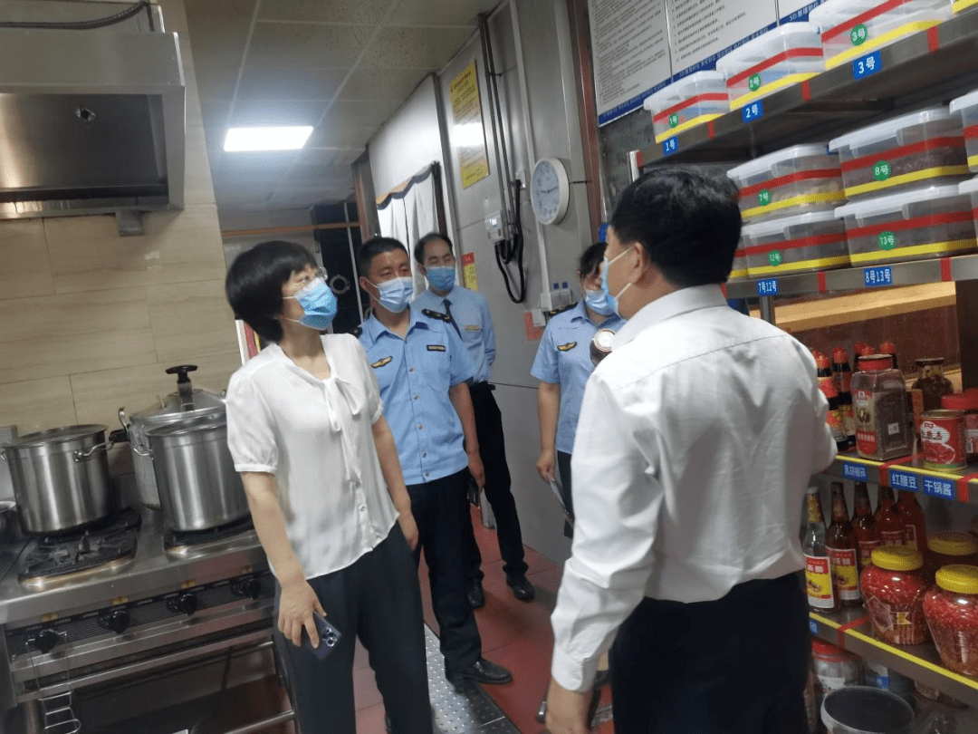 J9九游会 九游会J9【食品安全】县市场监管局开展“迎中秋庆国庆”餐饮食品安全专项检查(图1)