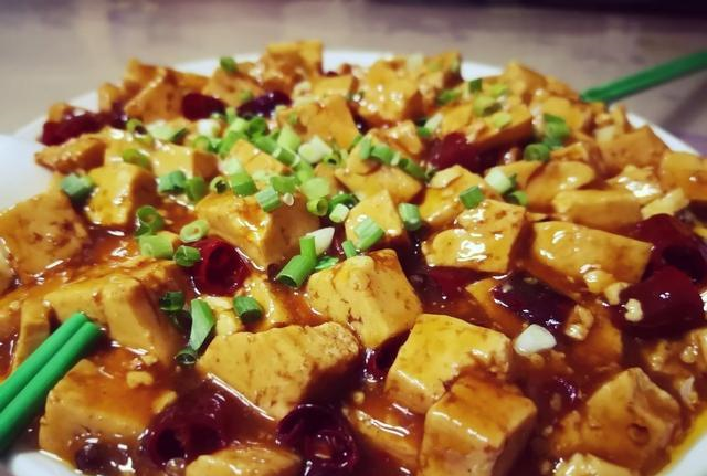 做麻婆豆腐为什么容易烂？川菜大厨教你一招麻辣入味还不易J9九游会 九游会J9碎(图5)