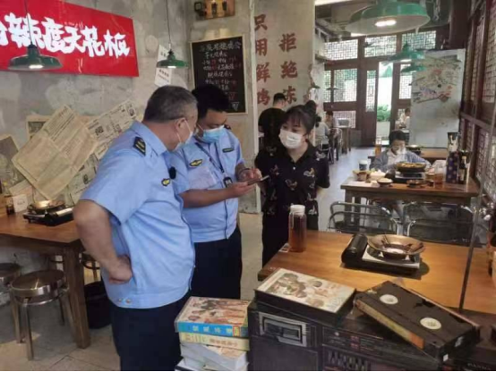 J9九游会 九游会J9连云港市市场监管局开展“你我同查眼见为‘食’”食品安全进餐厅活动(图2)