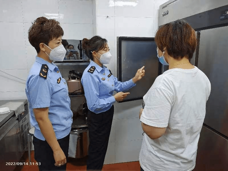 七里河区市场监管局筑牢食品安全和疫情防控“双防线”J9九游会 九游会J9(图1)