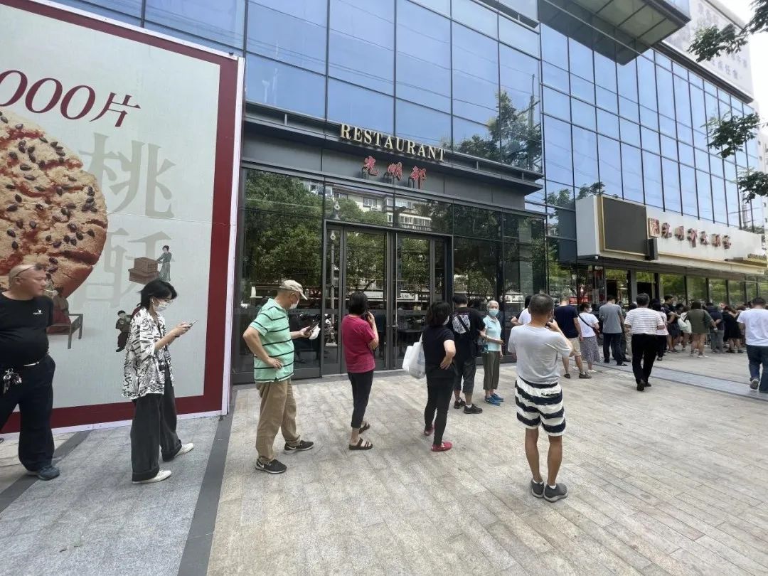 诚信兴商典型案例｜​老字号新网红 在守与变中传承——光明邨大酒家J9九游会 九游会J9(图7)