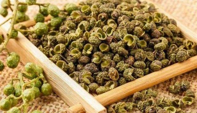 做菜放花椒怎样才能激出它最佳的“麻味和香味”？这么做就对了J9九游会 九游会J9(图2)