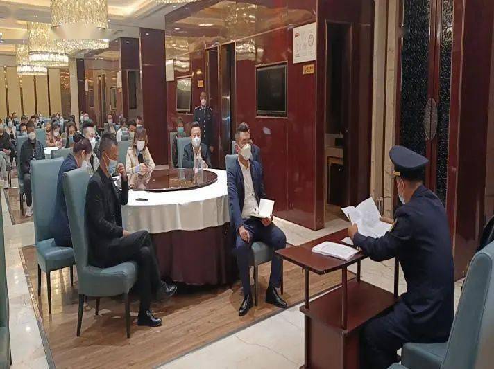 城中区局：召开大J9九游会 九游会J9型餐饮单位食品安全暨复工复产约谈会(图1)