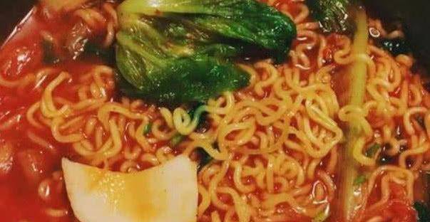 J9九游会 九游会J9真正的垃圾食品不是方便面而是此3种食物却还有人傻傻当美食(图1)