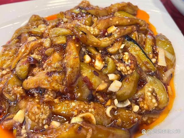 青岛京剧院旁重庆一家人开了二十多年的川菜馆仨人两个J9九游会 九游会J9菜吃过瘾(图5)