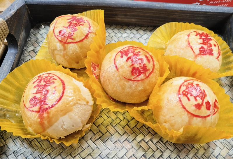 J9九游会 九游会J9上海鲜肉月饼市场有多“卷”？两条马路就有超过20个品牌、近100种口味！(图8)