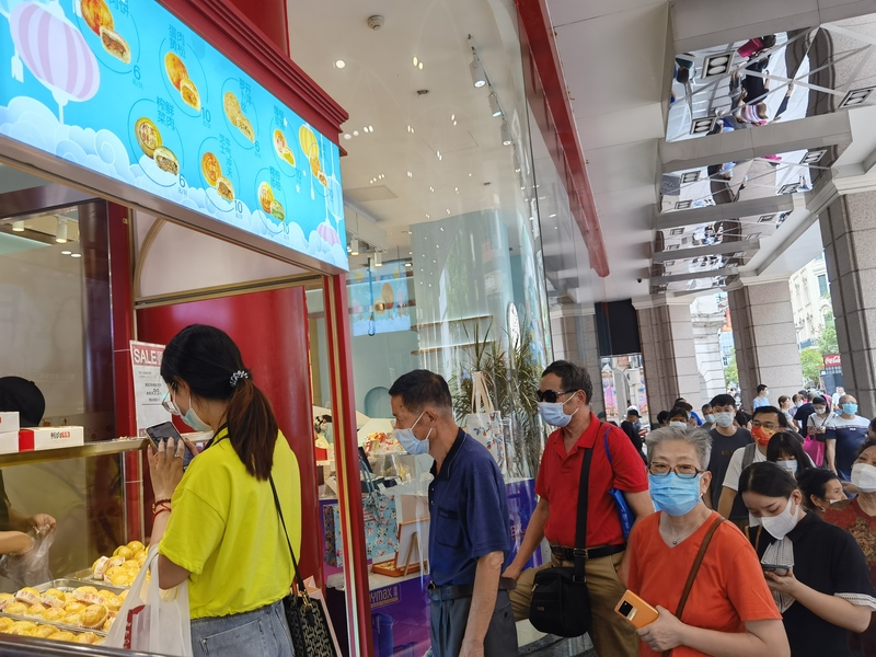 J9九游会 九游会J9上海鲜肉月饼市场有多“卷”？两条马路就有超过20个品牌、近100种口味！(图9)