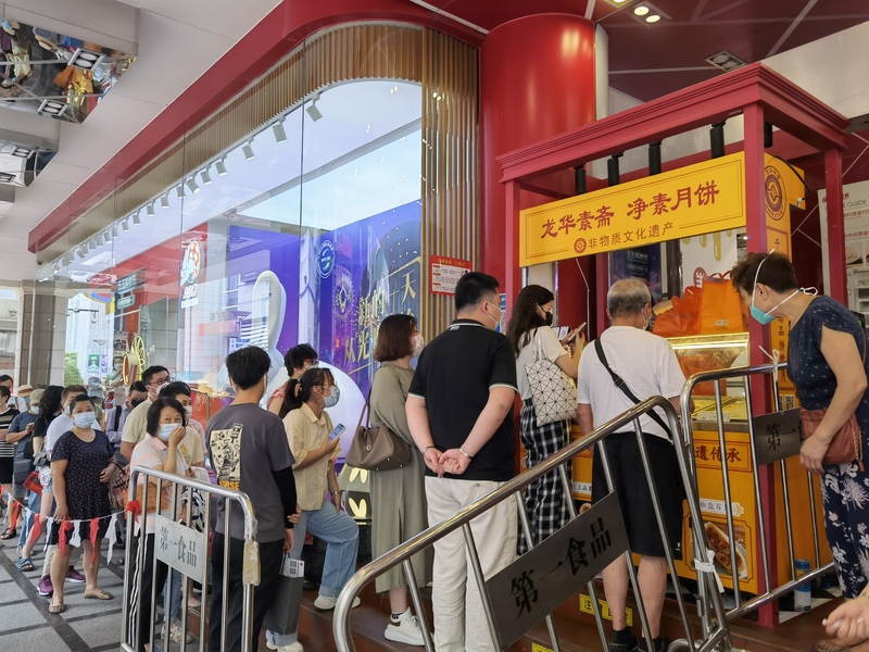 J9九游会 九游会J9上海鲜肉月饼市场有多“卷”？两条马路就有超过20个品牌、近100种口味！(图13)