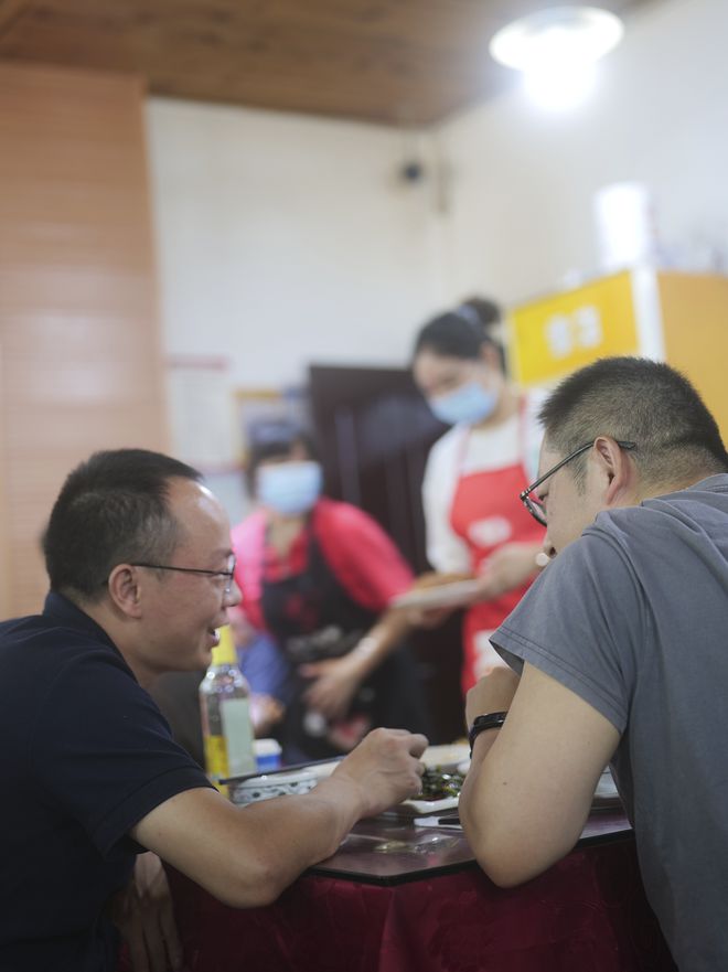 周杰伦车库的电瓶车都停到这家川菜门口了J9九游会 九游会J9(图9)