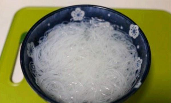 自制川菜经典蚂蚁上树只需多做一步粉丝根根分明爽滑不成坨九游会J9 J9九游会(图2)