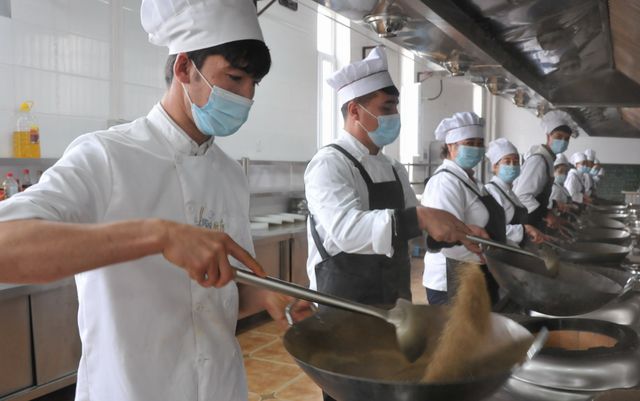 职业技能培训不再被歧视？烹饪专业关注度高川菜九游会J9 J9九游会项目受热捧(图1)