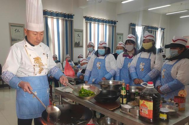 职业技能培训不再被歧视？烹饪专业关注度高川菜九游会J9 J9九游会项目受热捧(图4)