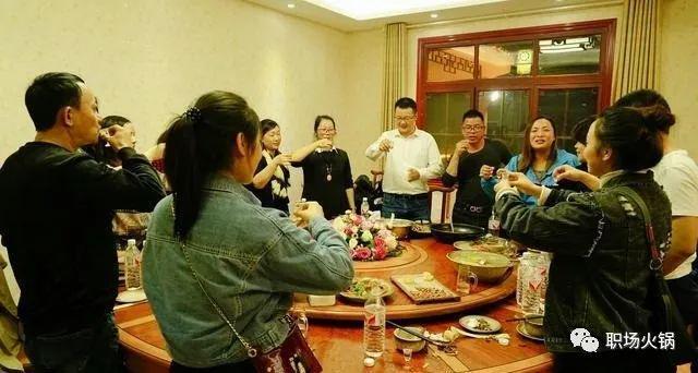 领九游会J9 J9九游会导在饭局上让你“加点素菜”千万别说“好的”不懂这3个潜规则受冷落！(图1)