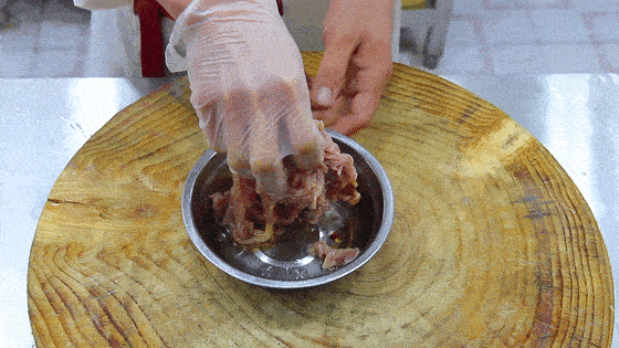 川菜代表之作鱼香肉丝咸鲜酸甜色J9九游会 九游会J9泽棕红但想做好很有讲究(图7)