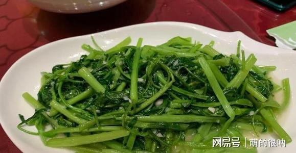 九游会J9 J9九游会北京小伙晒酒局走红10人花500块钱网友：这性价比真高(图9)