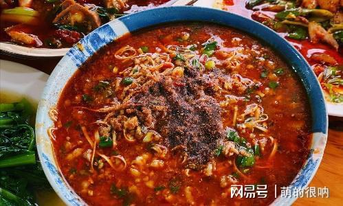 成都泥巴地里的苍蝇馆子门口停满豪车客人巨多吃一次不想再来九游会J9 J9九游会(图2)