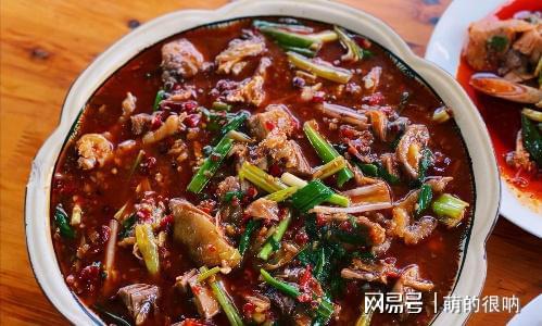 成都泥巴地里的苍蝇馆子门口停满豪车客人巨多吃一次不想再来九游会J9 J9九游会(图6)
