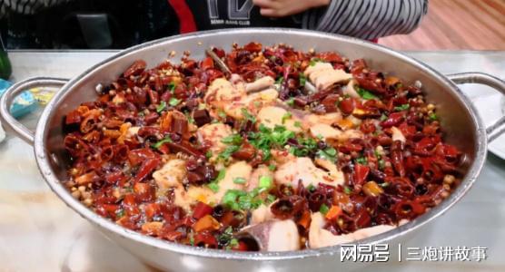 J9九游会 九游会J9号称沈阳最好吃的水煮鱼40张桌子坐不下一天卖出500斤鱼(图3)