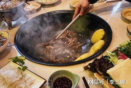 为何“粗糙”的东北菜能火遍全国？看完这4个原因明白了九游会J9 J9九游会(图3)