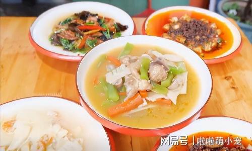 四川这家苍蝇馆子1008元能吃7个菜网友：店家含泪赚600元九游会J9 J9九游会(图3)