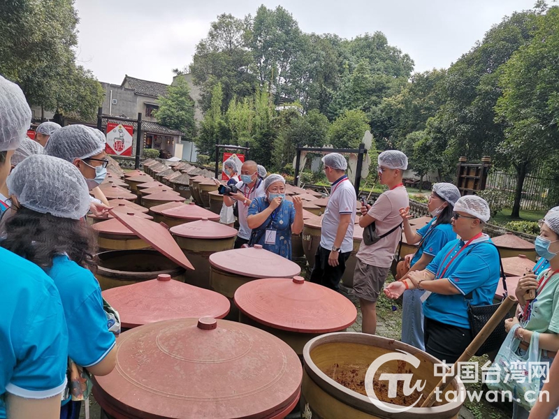 “玩”做川菜 台胞青年爱上天府美食九游会J9 J9九游会(图1)
