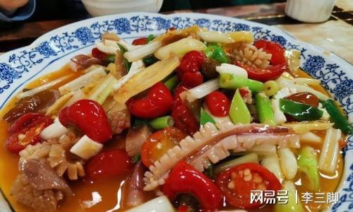 重庆正宗的老字号川菜馆鱼香肉丝堪称一绝每J9九游会 九游会J9天饭点人山人海(图2)