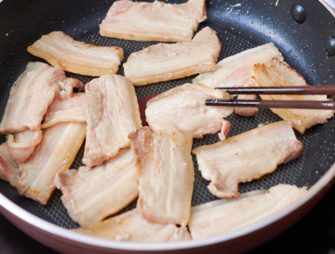 做回锅肉J9九游会 九游会J9时别直接下锅炒川菜大厨教我3个窍门鲜嫩更入味(图4)