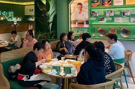费九游会J9 J9九游会大厨辣椒炒肉唱响“翻台大戏”入沪湘菜如此受欢迎？(图3)