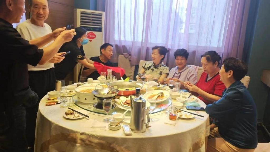 3块钱吃一顿川菜大餐！24岁天堂鸟：宠粉我们是认J9九游会 九游会J9真的(图3)
