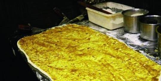 陕南美食香飘古城莲花餐饮为您展示安康吊炉烧饼制作流程九游会J9 J9九游会(图2)