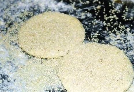 陕南美食香飘古城莲花餐饮为您展示安康吊炉烧饼制作流程九游会J9 J9九游会(图3)