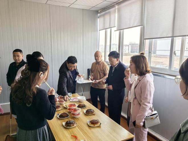 九游会J9 J9九游会四川自贡沿滩组织餐饮企业参观考察自贡食品产业园(图1)