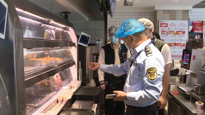 九游会J9 J9九游会聚焦网络订餐食品安全 “查餐厅”直播行动再出击(图1)